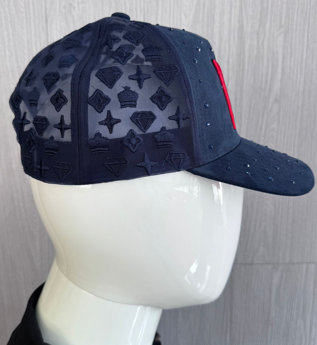 GORRA MALLA LV  DISTINTOS ESTILOS