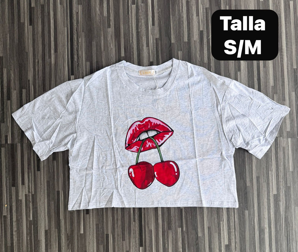 CROP TOP LABIOS CEREZA
